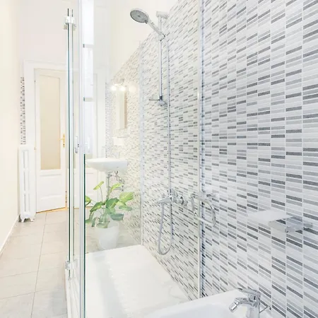 Spacious In Design District By Easylife * Mailand