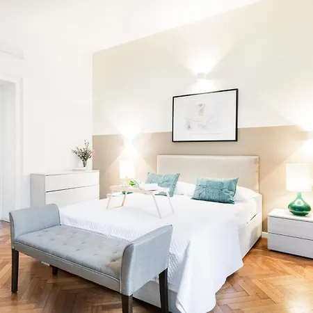 Spacious In Design District By Easylife Apartmán *